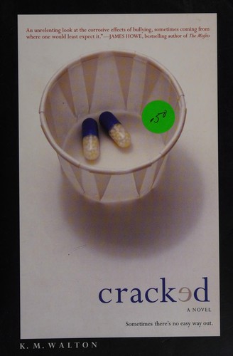 [9781442429178] Roman : Cracked, K M Walton (9781442429178)